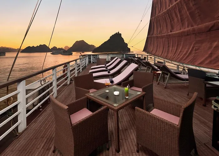 Khách sạn Glory Legend Cruise Hạ Long