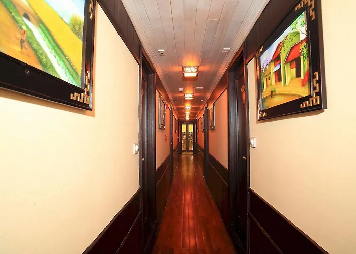Khách sạn Glory Legend Cruise Hạ Long