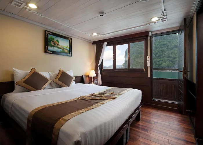 Khách sạn Glory Legend Cruise Hạ Long